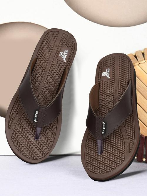 men brown solid slipper - 22040988 -  Standard Image - 0