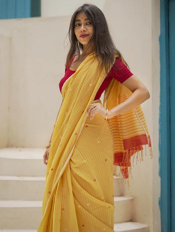 women self design handloom saree with blouse - 22041088 - Standard Image - 2