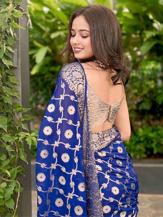 women self design banarasi saree with blouse - 22041446 - Standard Image - 2