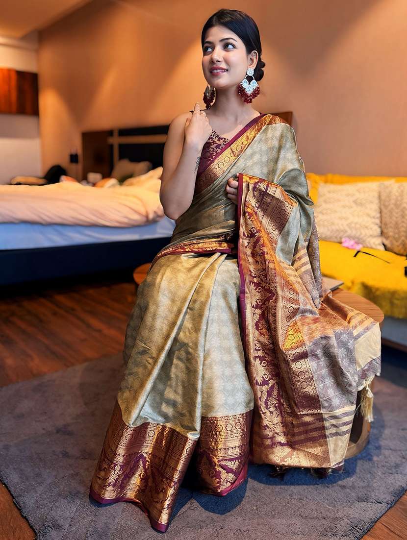 women self design bordered saree with blouse - 22041447 - Standard Image - 2