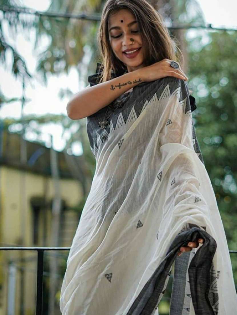 women self design handloom saree with blouse - 22041477 -  Standard Image - 2