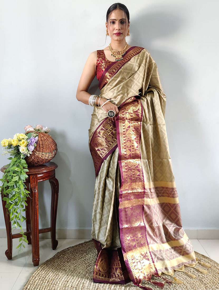 women self design bordered saree with blouse - 22041492 - Standard Image - 2