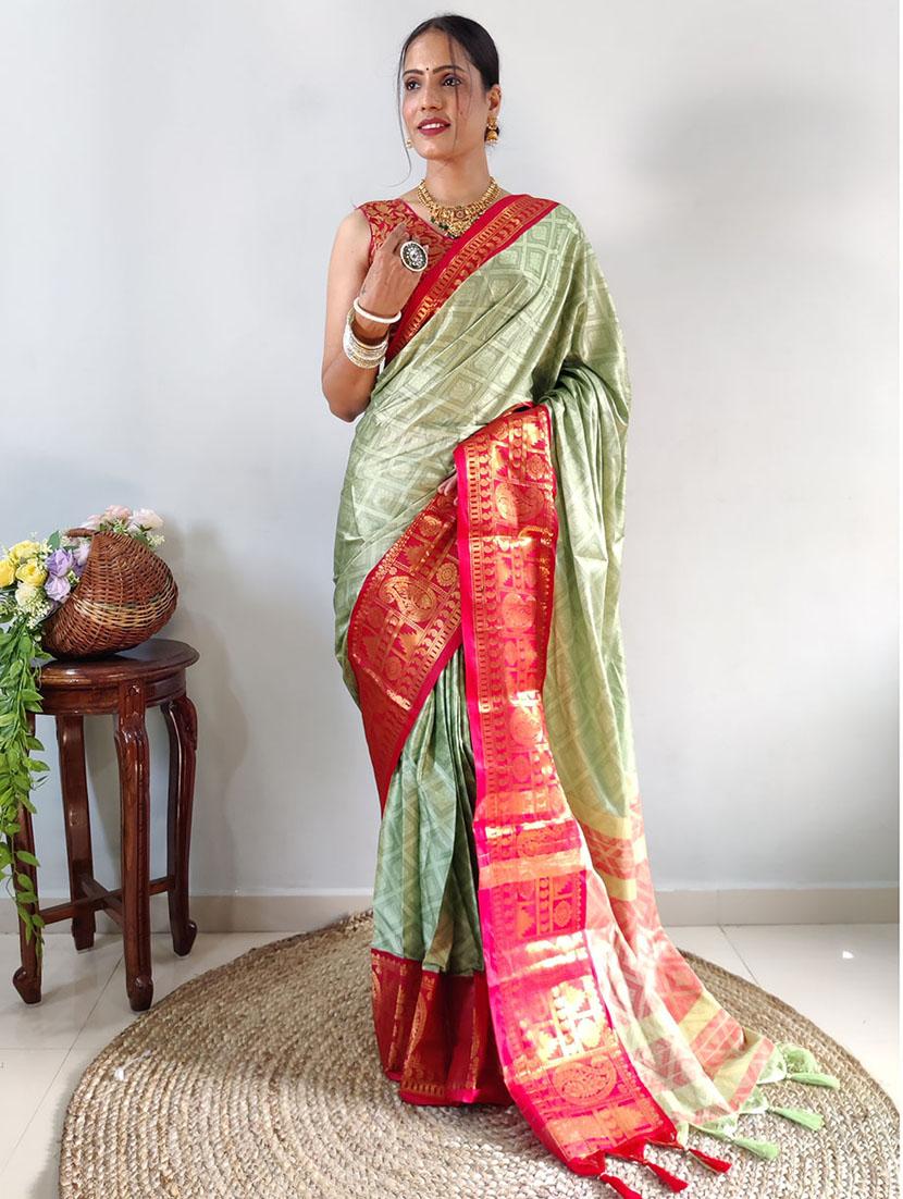 women self design bordered saree with blouse - 22041498 - Standard Image - 2