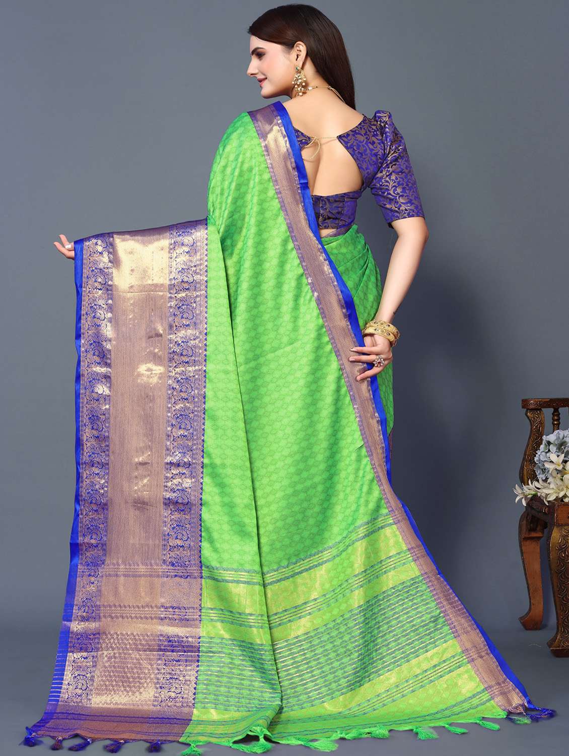 women self design bordered saree with blouse - 22041521 - Standard Image - 2