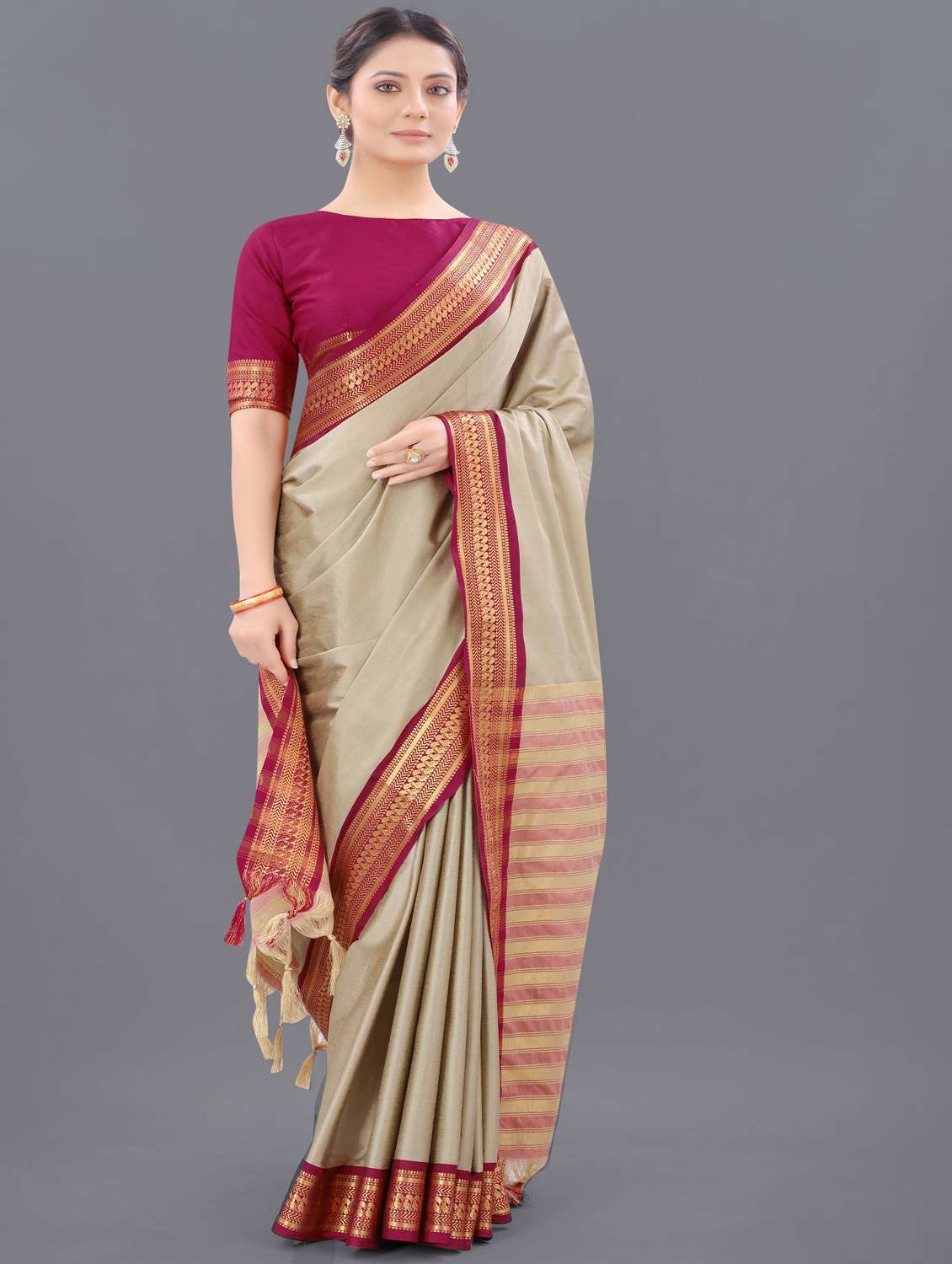 women solid with bordered saree with blouse - 22041566 -  Standard Image - 2