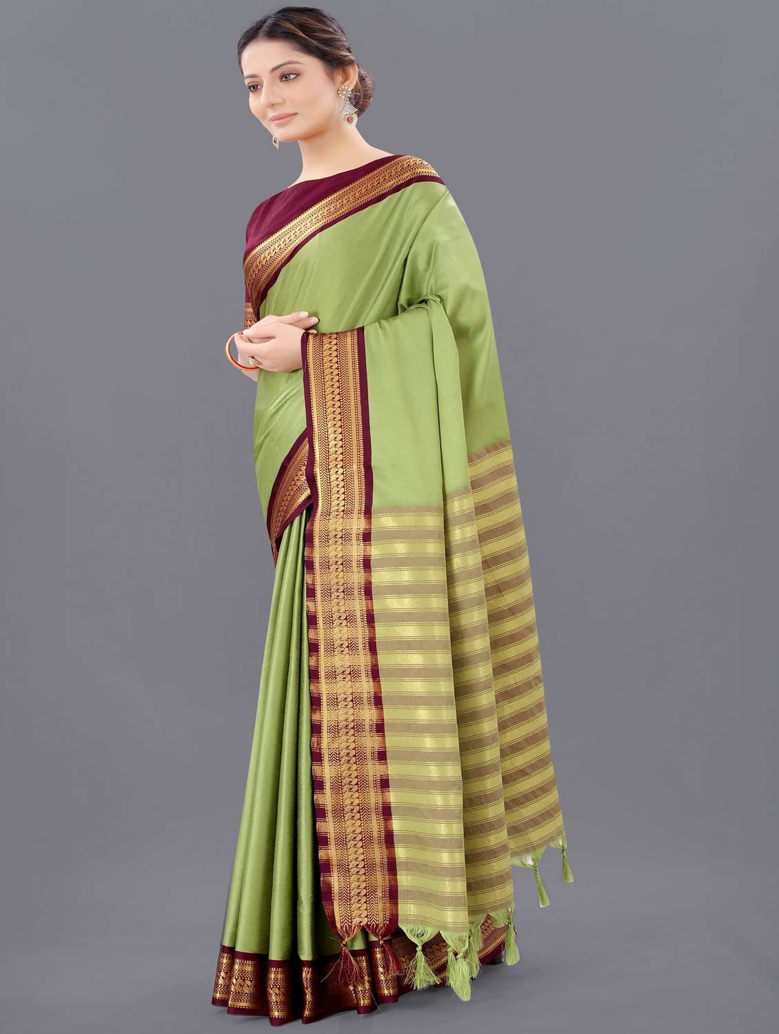 women solid with bordered saree with blouse - 22041570 - Standard Image - 2