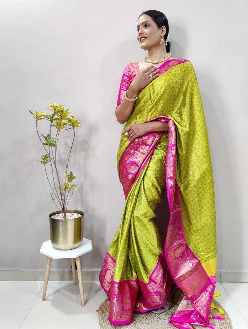 women self design bordered saree with blouse - 22041587 - Standard Image - 2