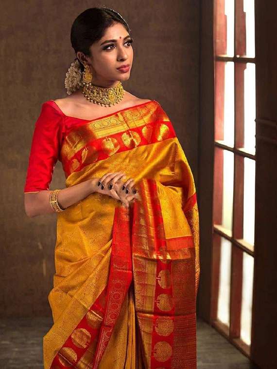 women self design banarasi saree with blouse - 22041593 -  Standard Image - 2