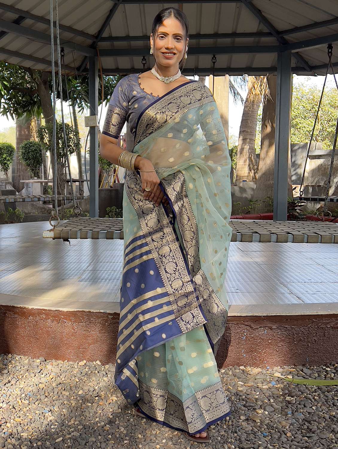 women self design bordered saree with blouse - 22041612 - Standard Image - 2
