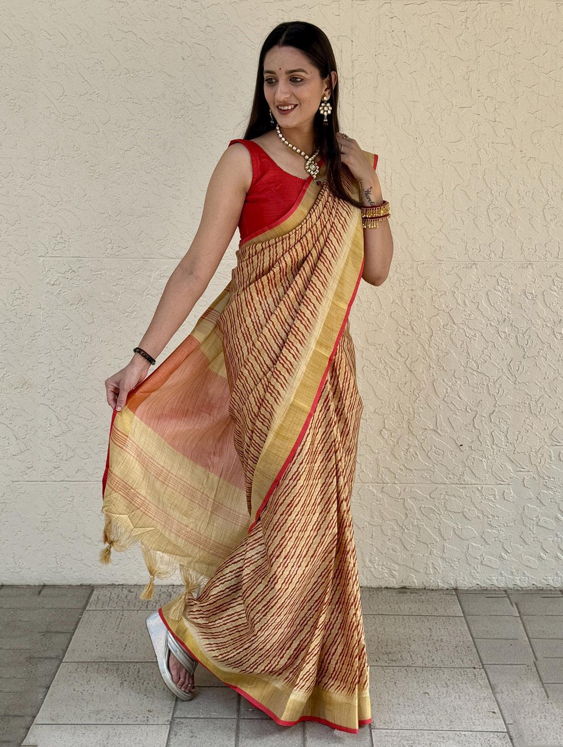 women printed casual wear saree with blouse - 22041625 - Standard Image - 2