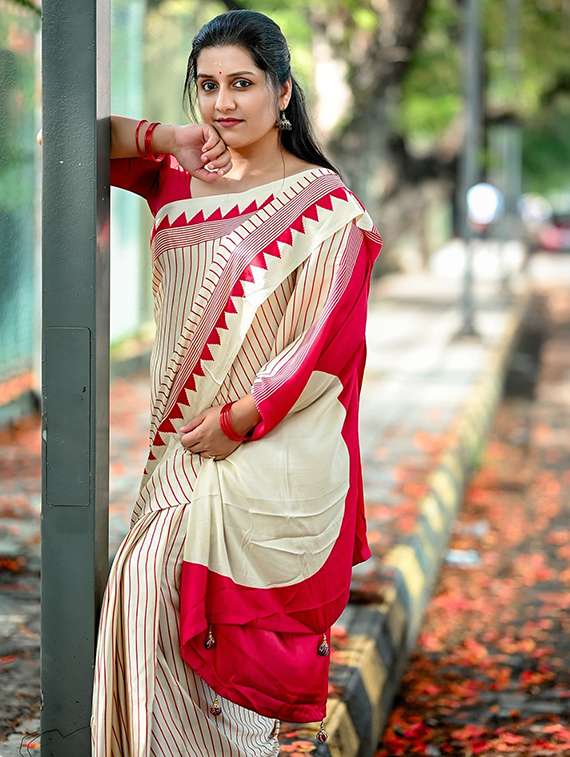 women striped printed saree with blouse - 22041704 - Standard Image - 2