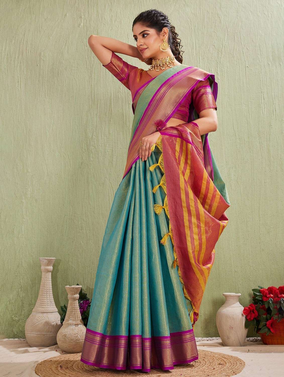 women self design bordered saree with blouse - 22041725 - Standard Image - 2
