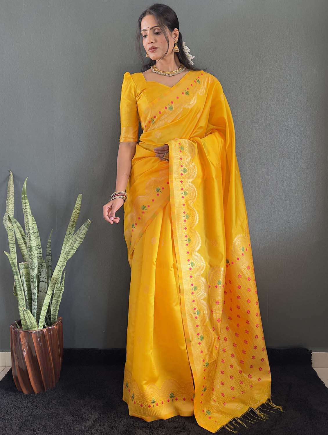 women self design banarasi saree with blouse - 22041756 - Standard Image - 2