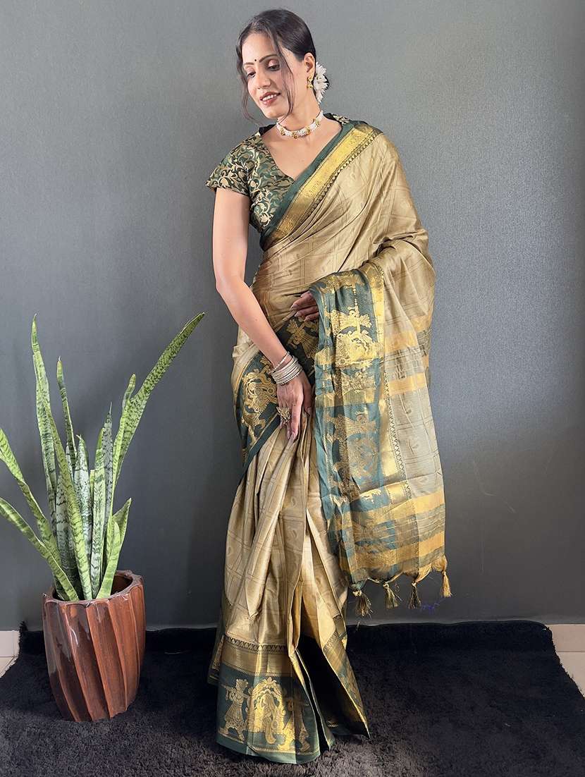 women self design bordered saree with blouse - 22041803 - Standard Image - 2