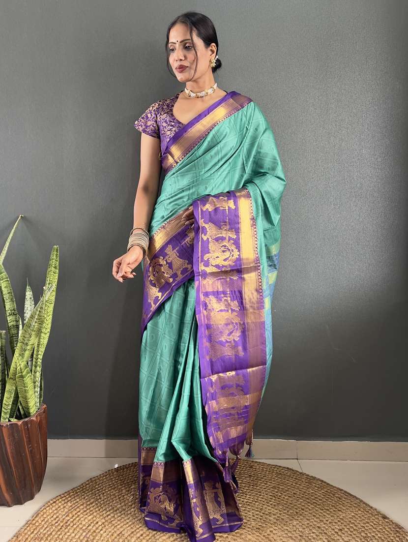 women self design bordered saree with blouse - 22041806 - Standard Image - 2