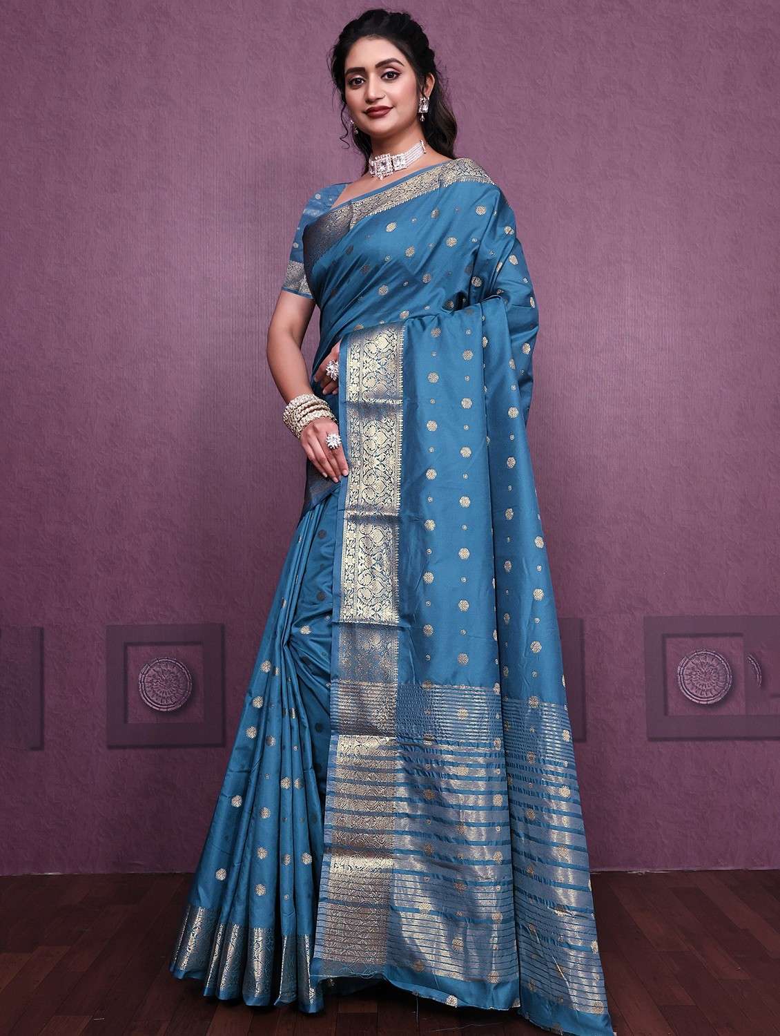 women self design banarasi saree with blouse - 22041832 - Zoom Image - 0