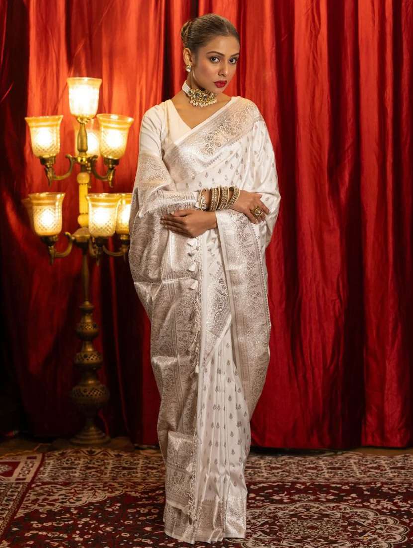 women self design banarasi saree with blouse