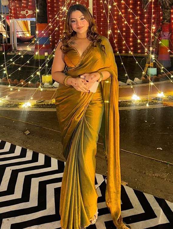 women solid with embellished bordered saree with blouse - 22041966 - Standard Image - 2