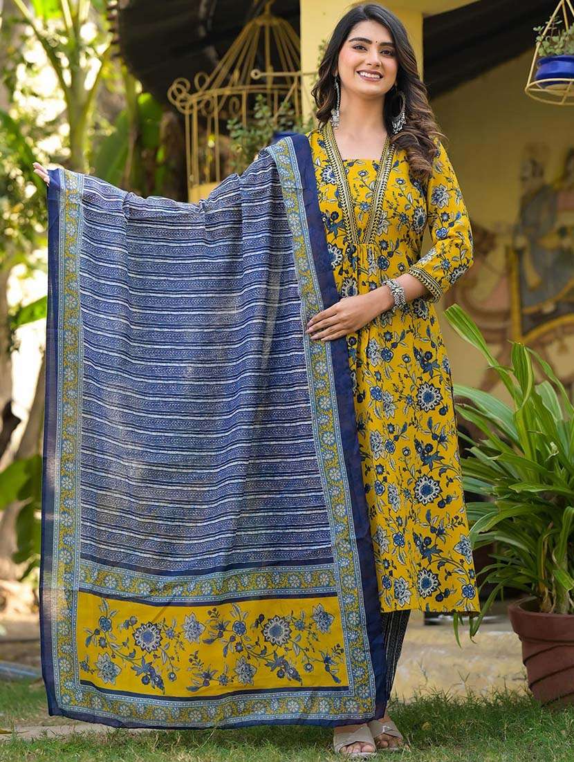 women printed three quarter sleeve kurta pant with dupatta set
