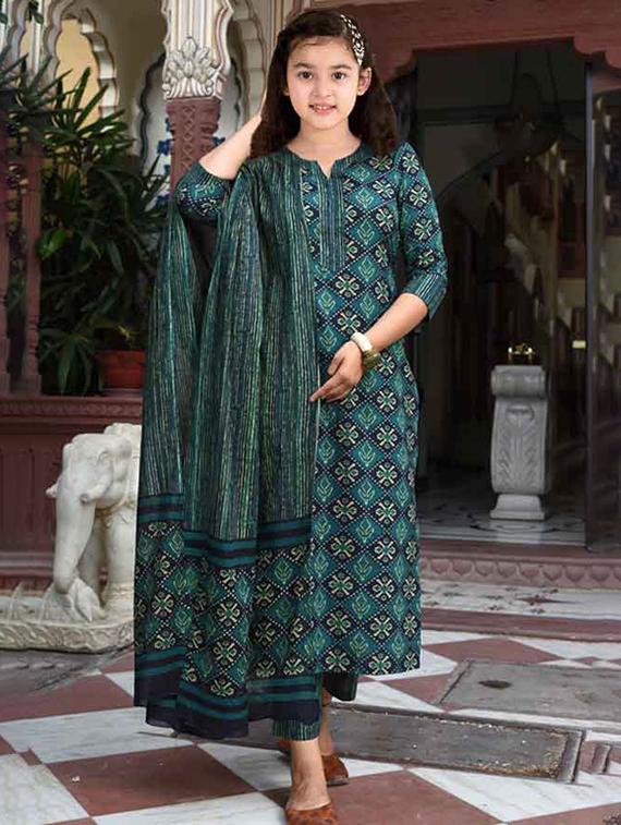 girls printed kurta and pant with dupatta  