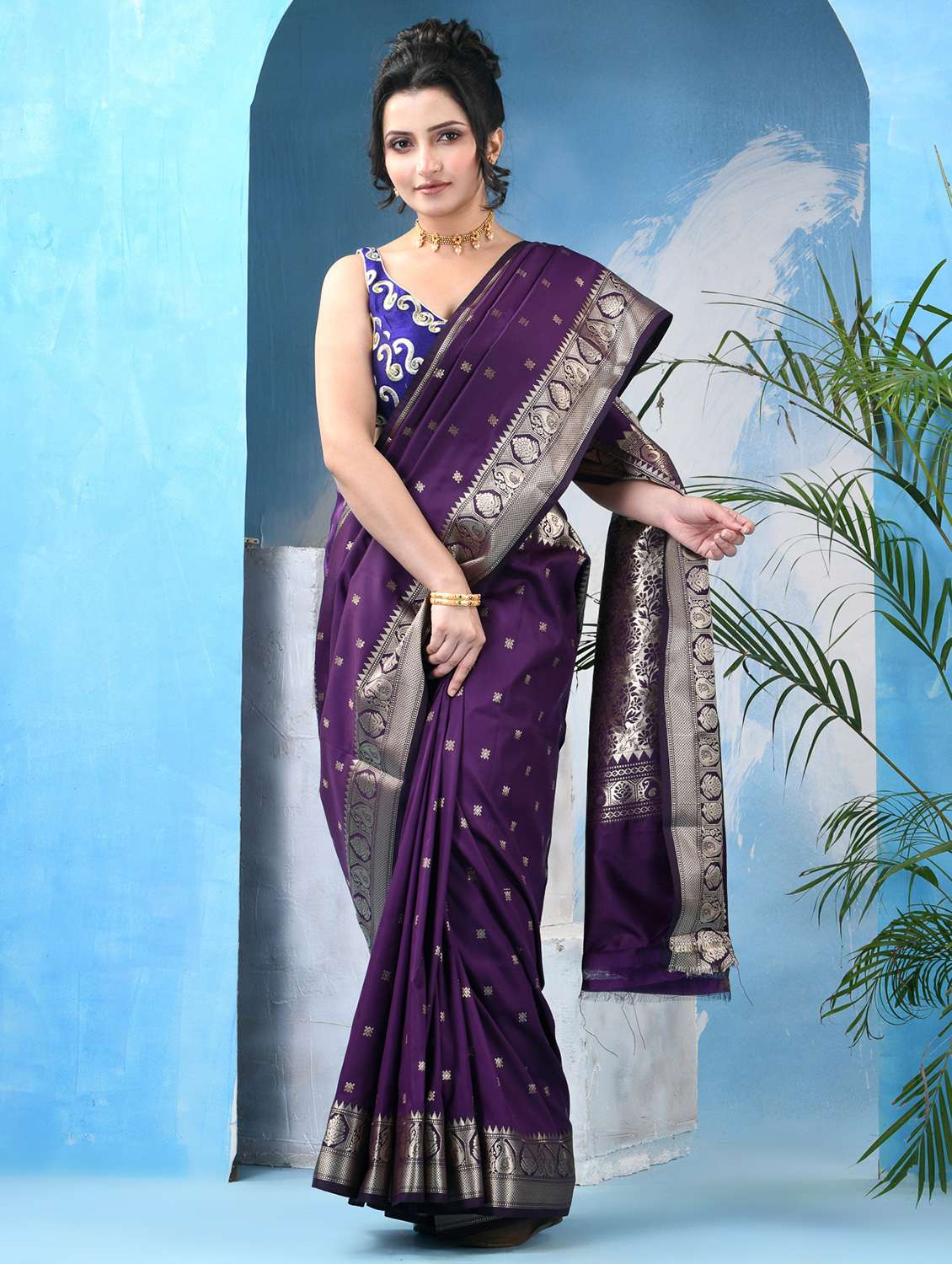 women self design banarasi saree with blouse