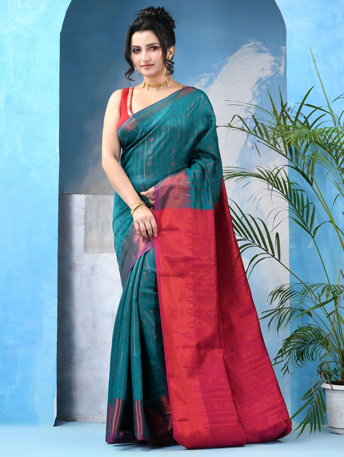 women self design banarasi saree with blouse