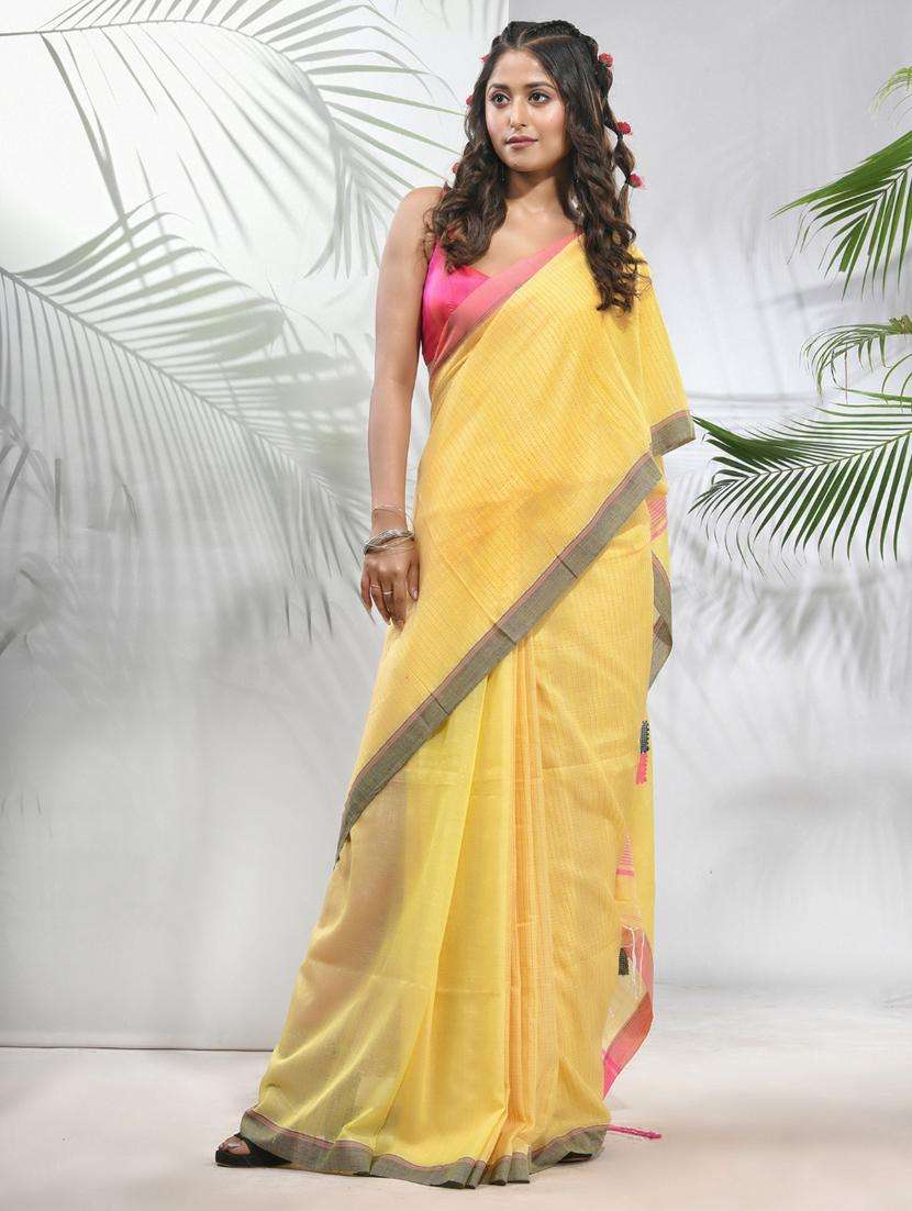 women self design handloom saree with blouse