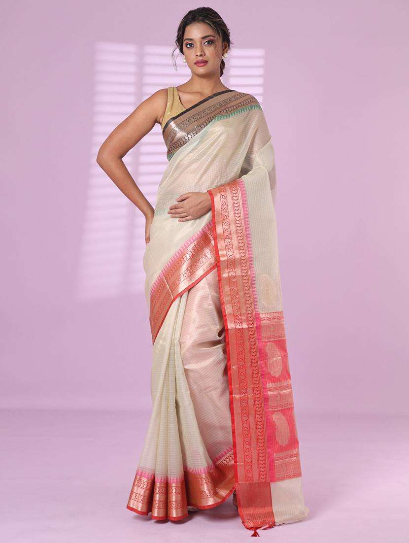 women self design bordered saree with blouse
