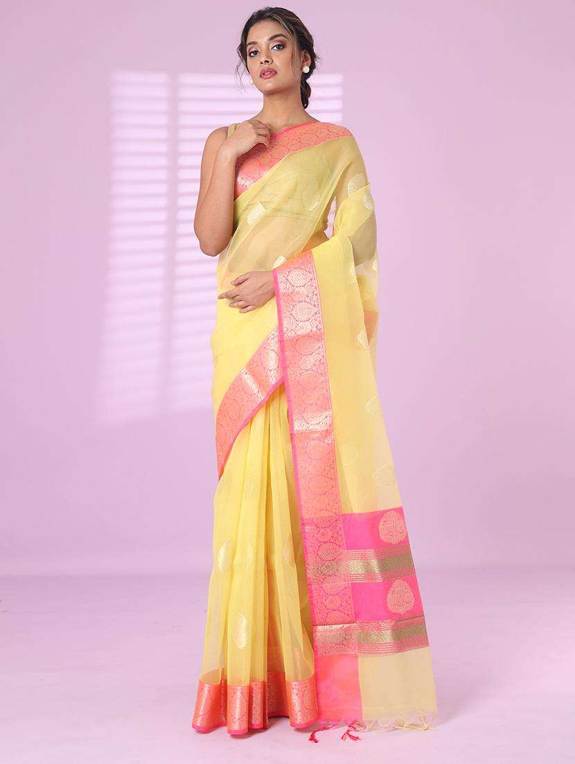 women self design bordered saree with blouse