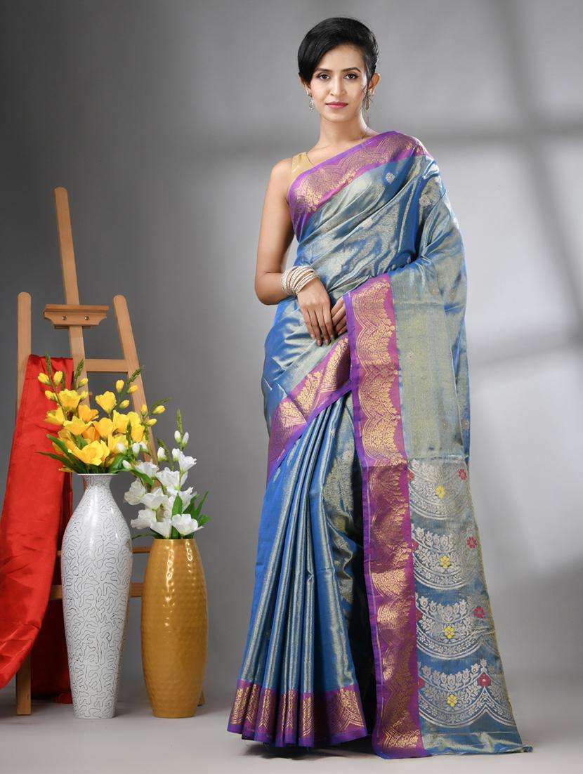 women self design bordered saree with blouse