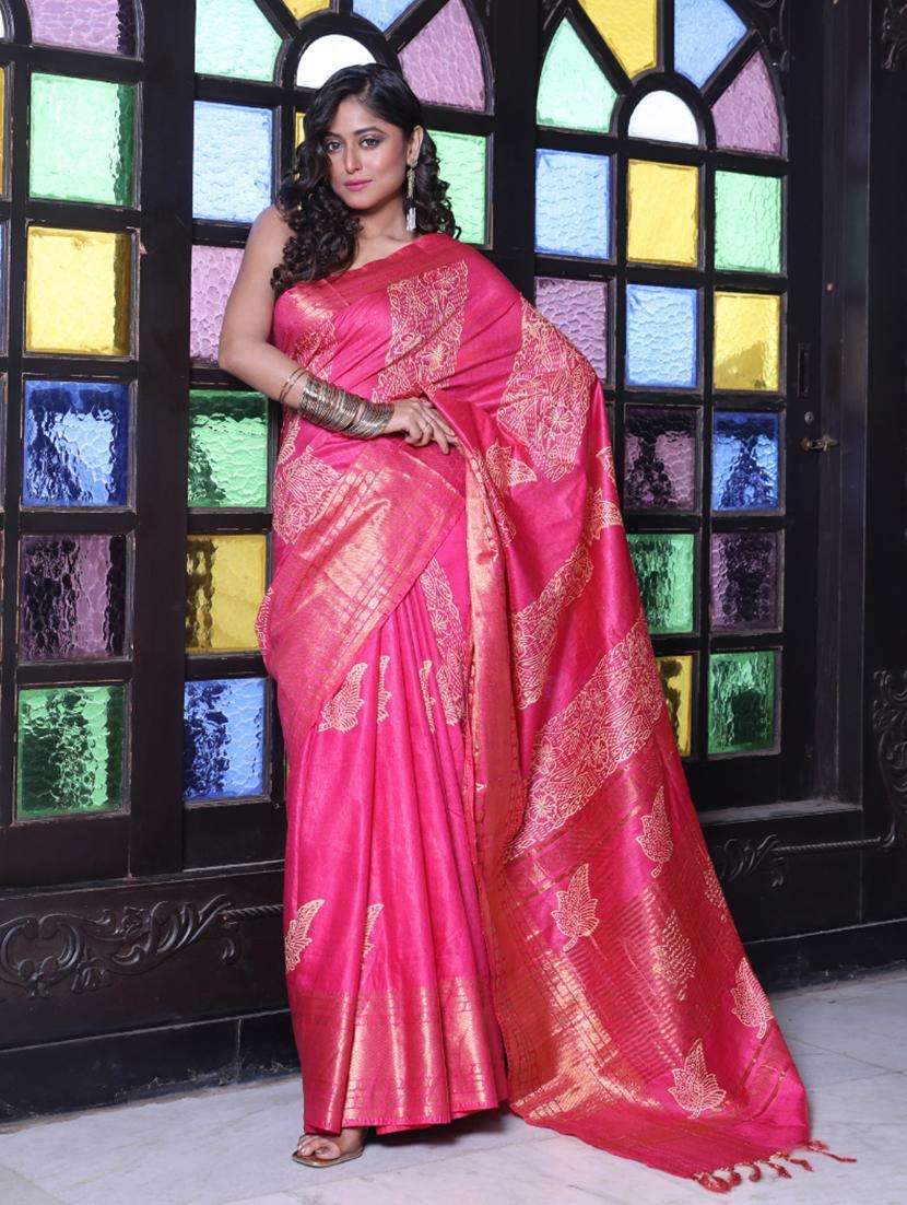 women printed bordered saree with blouse