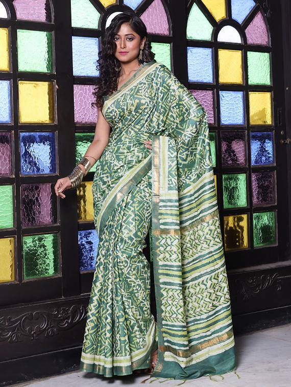 women printed casual wear saree with blouse - 22042885 -  Zoom Image - 0