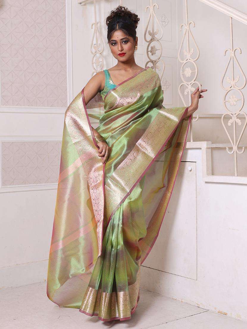 women solid with bordered saree with blouse