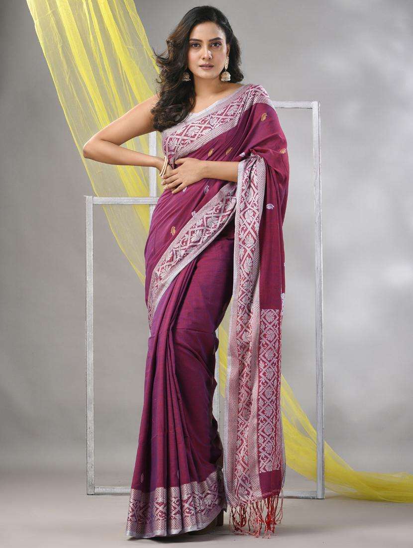 women self design handloom saree with blouse
