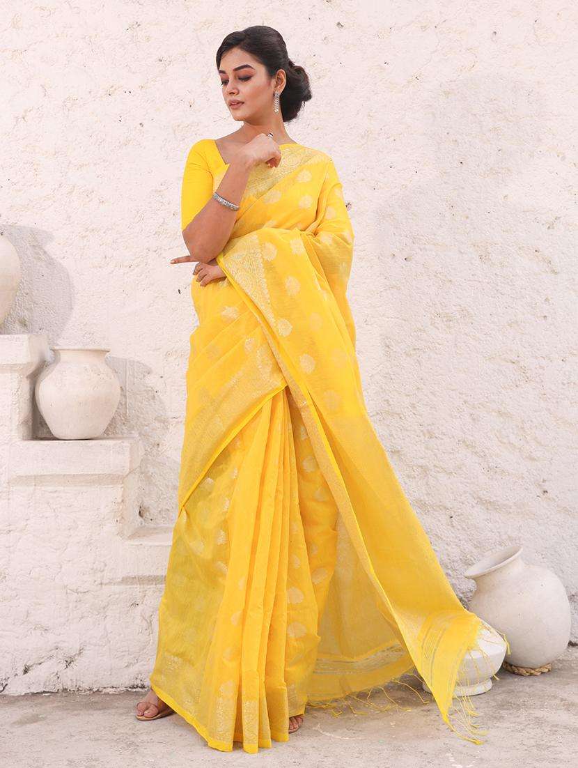 women self design handloom saree with blouse