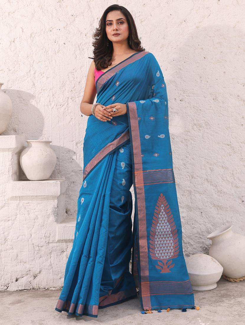 women self design handloom saree with blouse