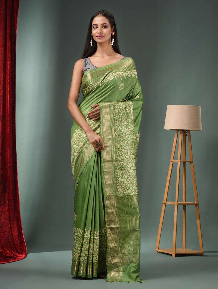 women printed bordered saree with blouse
