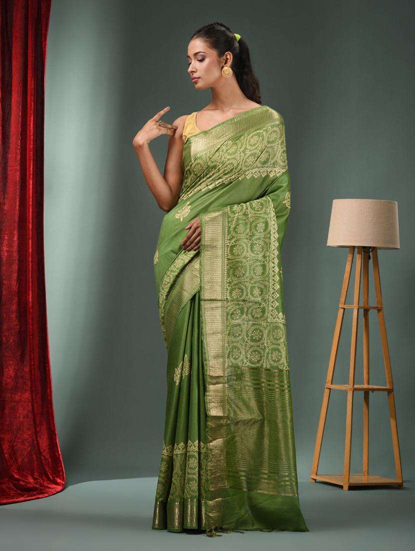women printed bordered saree with blouse