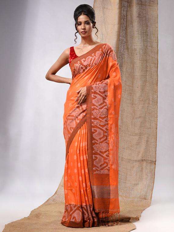 women self design handloom saree with blouse