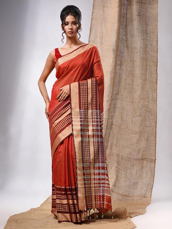 women self design handloom saree with blouse - 22043507 - Zoom Image - 0