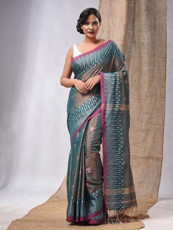 women self design handloom saree with blouse