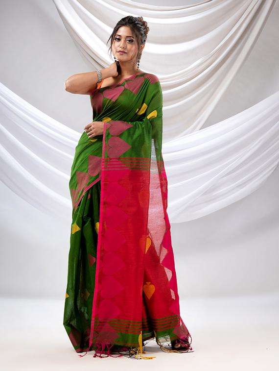 women self design handloom saree with blouse - 22043568 -  Standard Image - 2