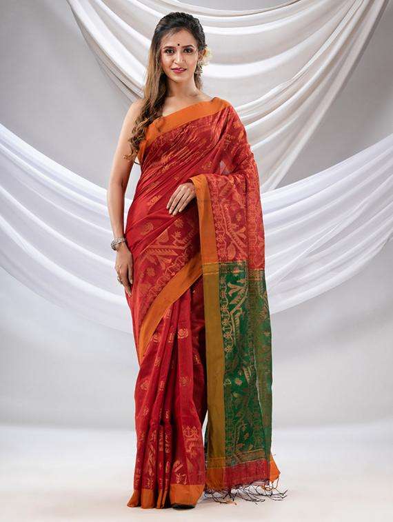women self design handloom saree with blouse
