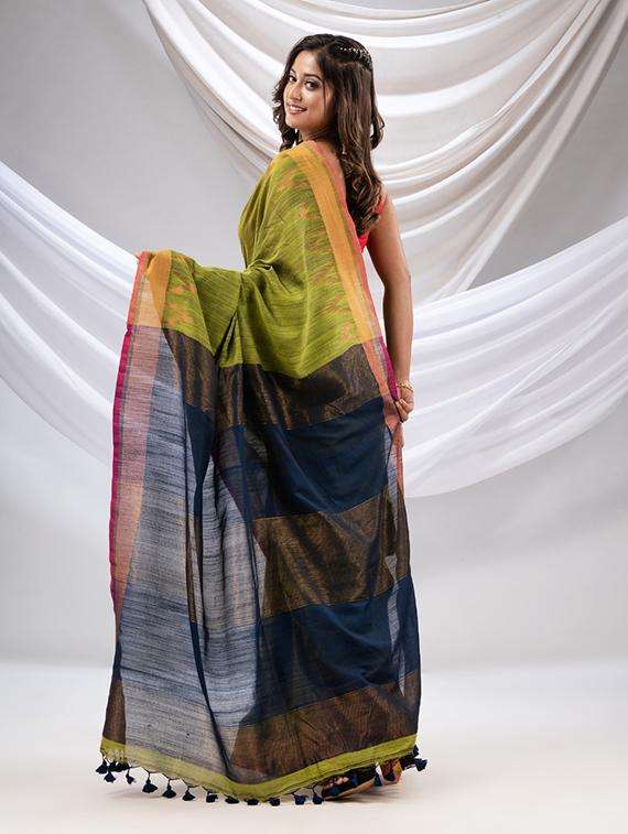 women self design handloom saree with blouse - 22043584 - Standard Image - 2