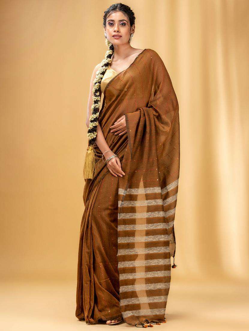women self design handloom saree with blouse
