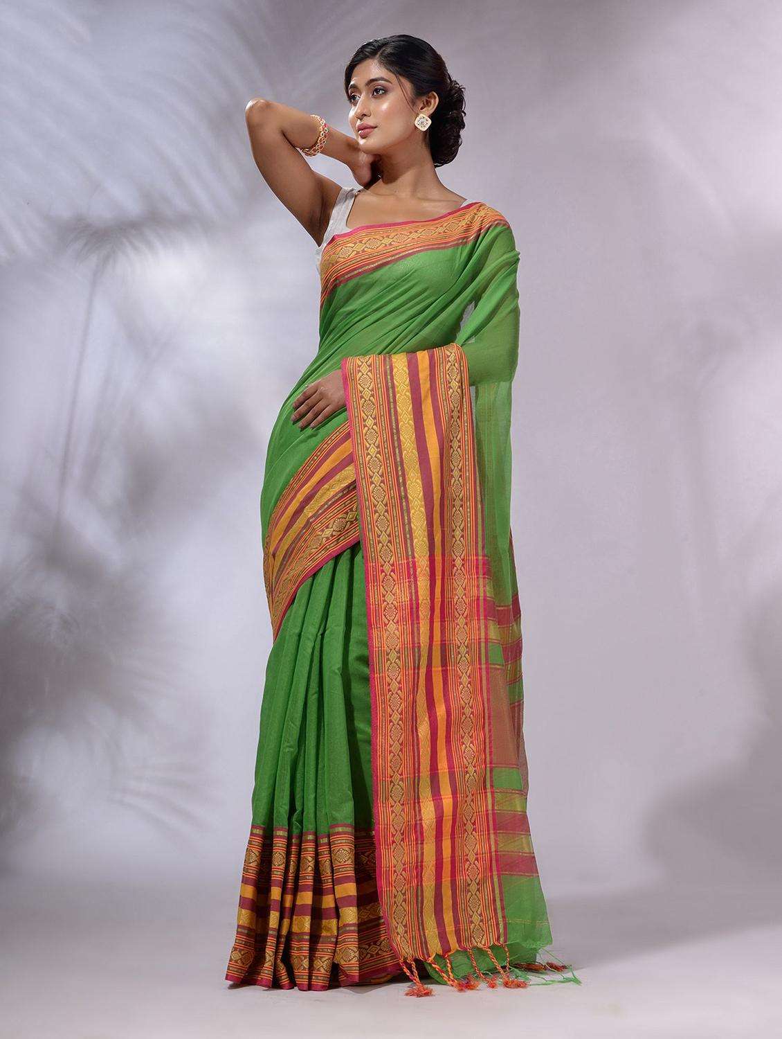 women solid with bordered handloom saree with blouse
