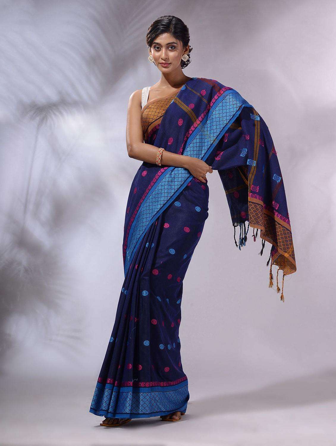 women self design bordered saree with blouse