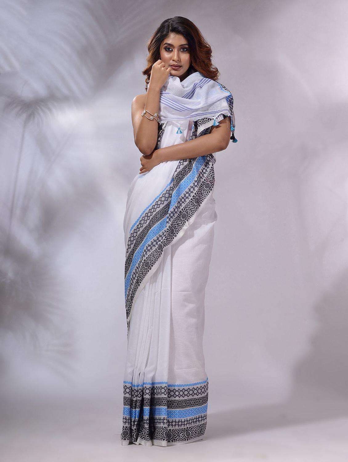 women solid with bordered handloom saree with blouse - 22043832 -  Zoom Image - 0