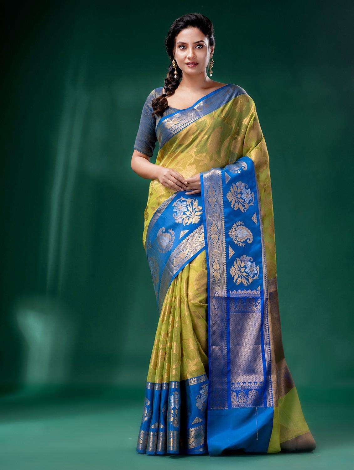 women self design bordered saree with blouse - 22043927 - Zoom Image - 0