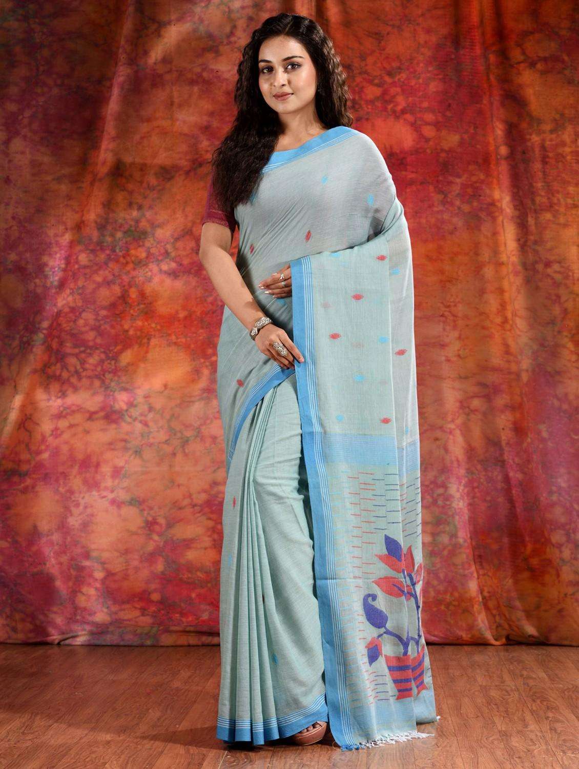 women self design handloom saree with blouse
